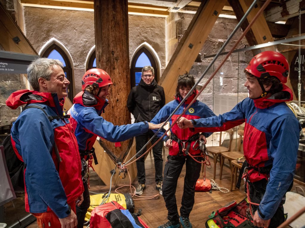 Bergwacht-Team freut sich über glückliche Übung im Freiburger Münster